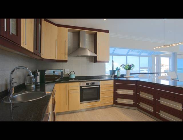 4 BEDROOM FREESTANDING TO LET IN MELKBOSSTRAND CENTRAL